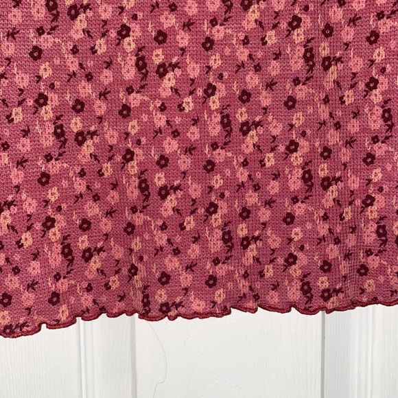 American Eagle Berry Pink Lettuce Trim Floral Top NWOT - Picture 7 of 10